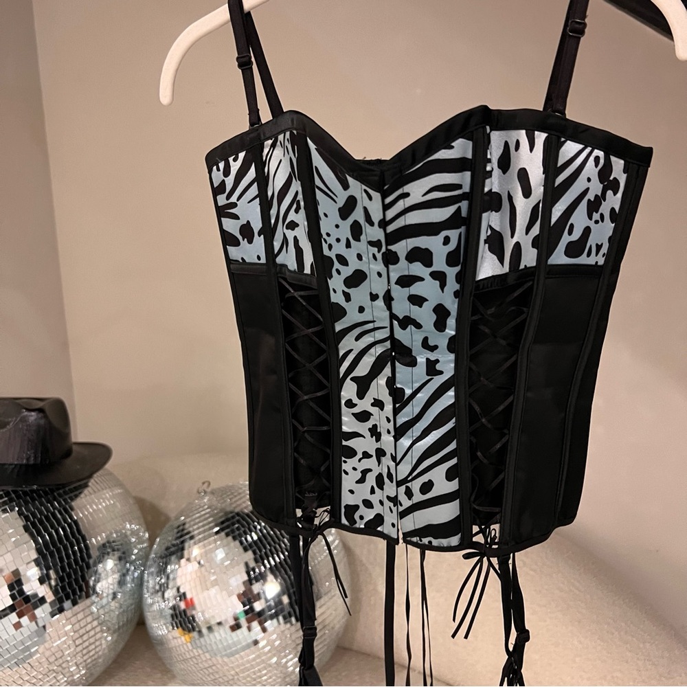 ANIMAL PRINT CORSET 🖤🤍